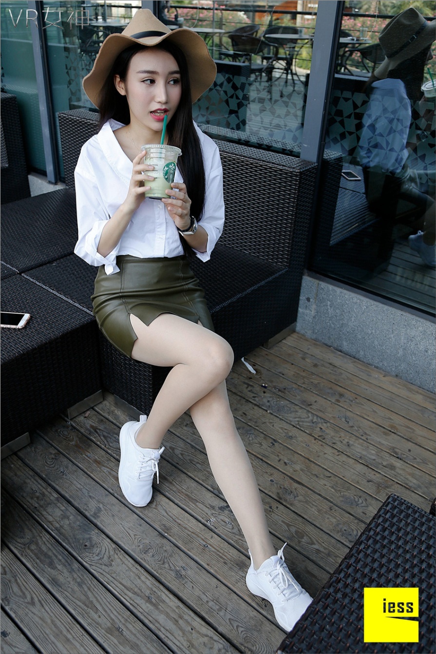 气质美女SASA白色丝袜美腿诱惑外景照片(第37页)