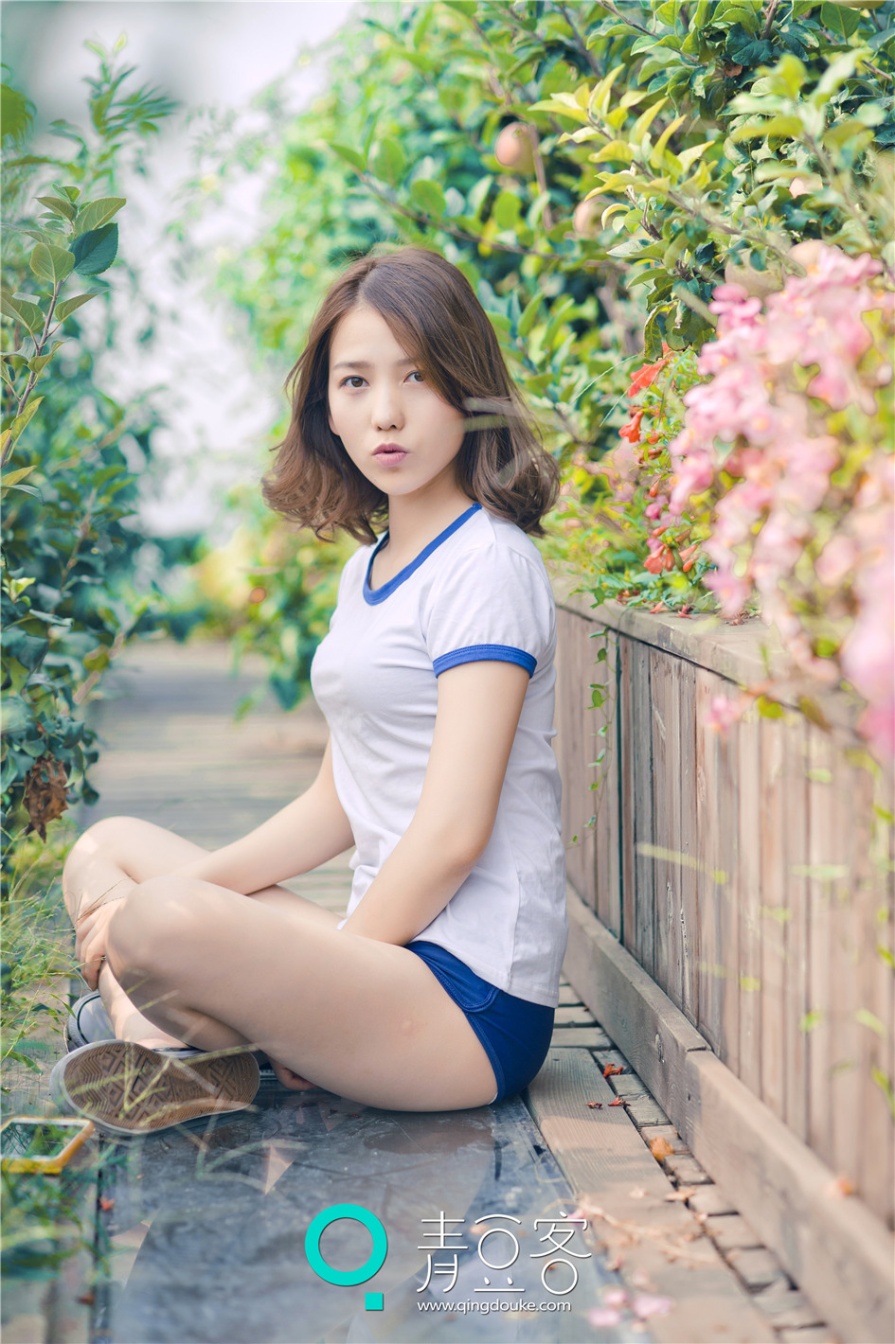 清纯美女哈拿花园内脱衣性感内衣写真(第29页)