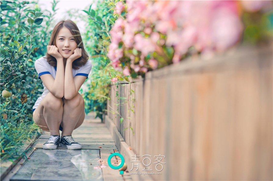 清纯美女哈拿花园内脱衣性感内衣写真(第30页)