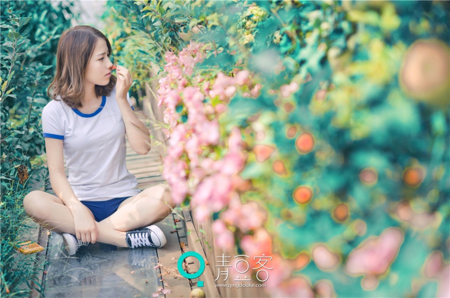 清纯美女哈拿花园内脱衣性感内衣写真(第31页)