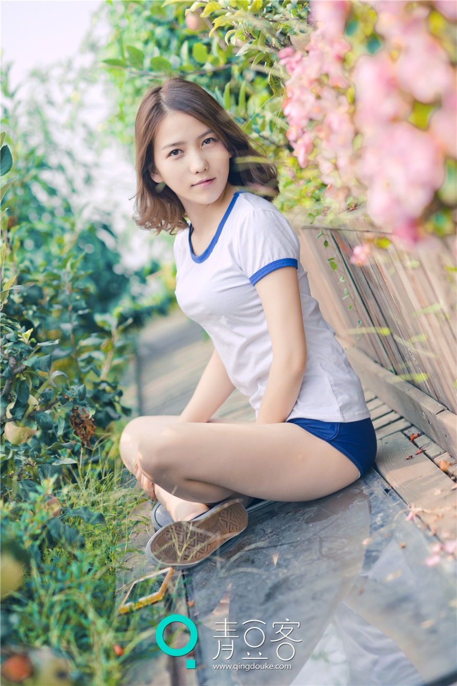 清纯美女哈拿花园内脱衣性感内衣写真(第36页)