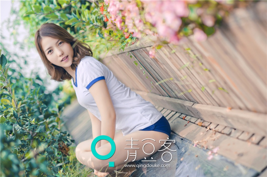 清纯美女哈拿花园内脱衣性感内衣写真(第40页)
