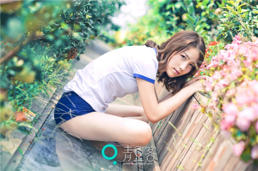 清纯美女哈拿花园内脱衣性感内衣写真(第43页)