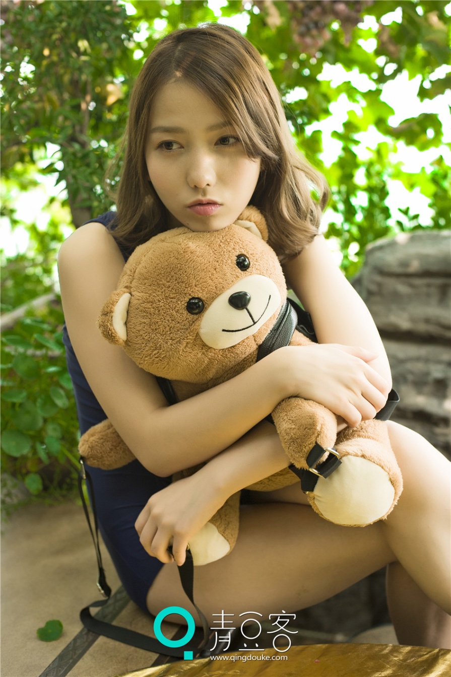 清纯美女哈拿花园内脱衣性感内衣写真(第44页)