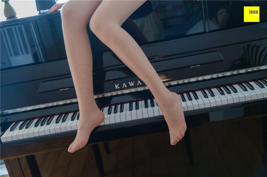 超短裙美女七七室内性感美腿写真图片(第25页)