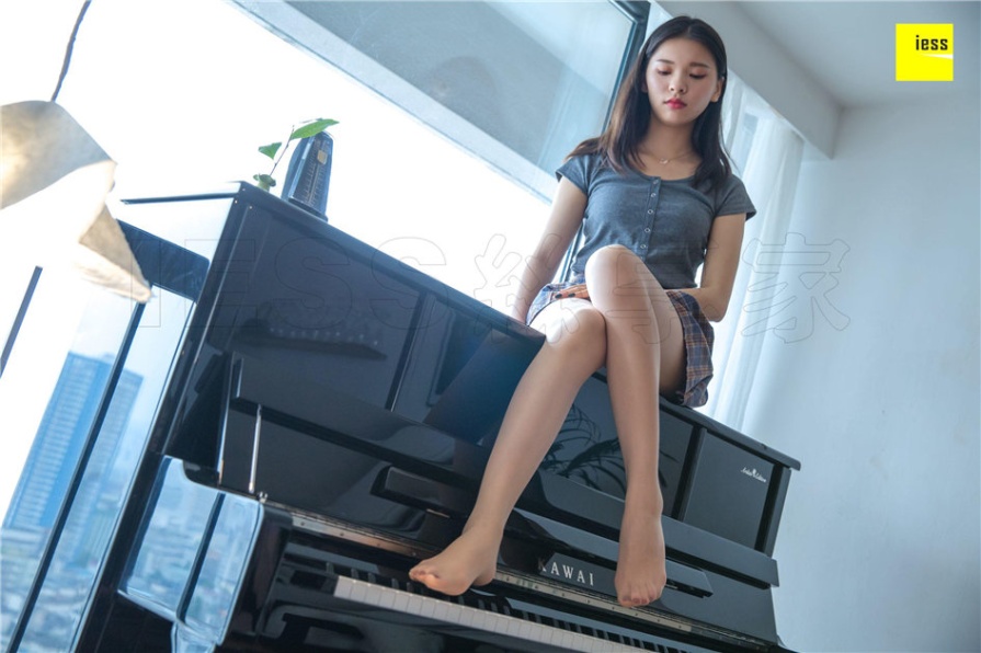 超短裙美女七七室内性感美腿写真图片(第29页)