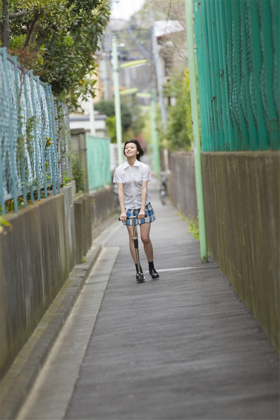 日本美女矢島舞美超短裙白皙美腿外景摄影图片(第3页)