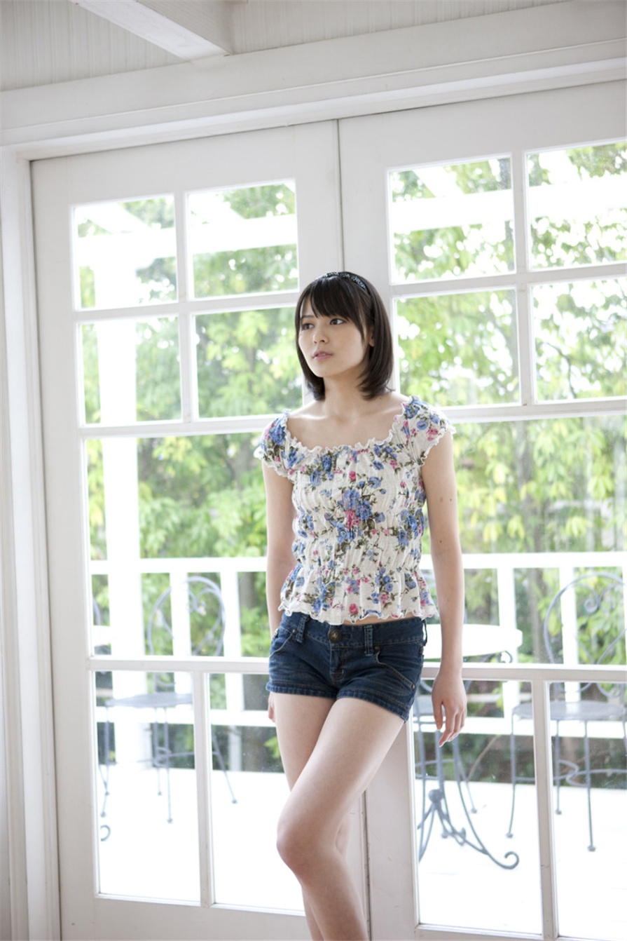日本美女矢島舞美超短裙白皙美腿外景摄影图片(第4页)