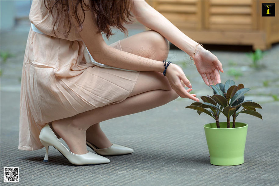 风骚美女婉萍户外性感玉足写真照片(第42页)