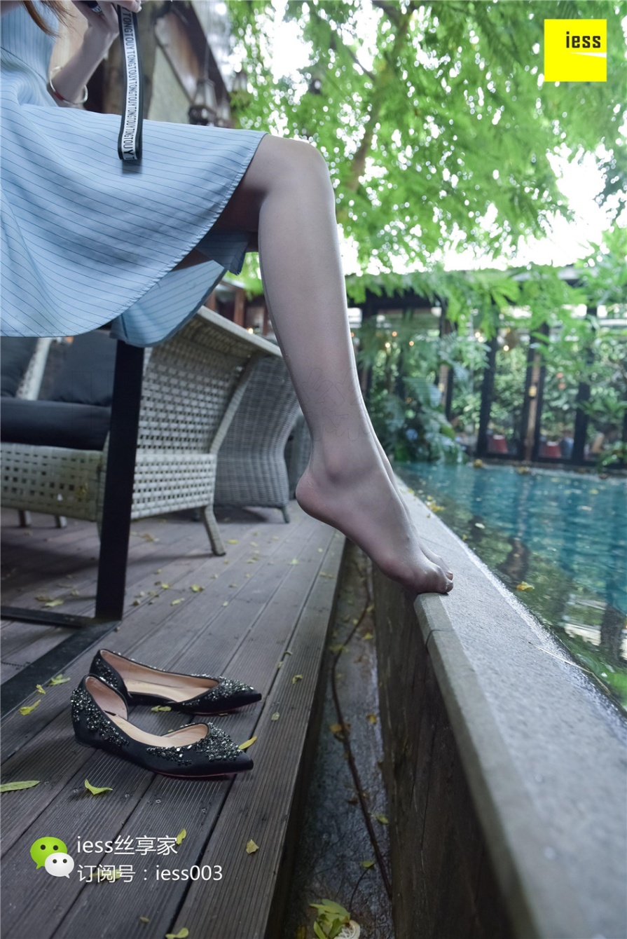 气质美女七七室外黑丝美腿写真图片(第45页)