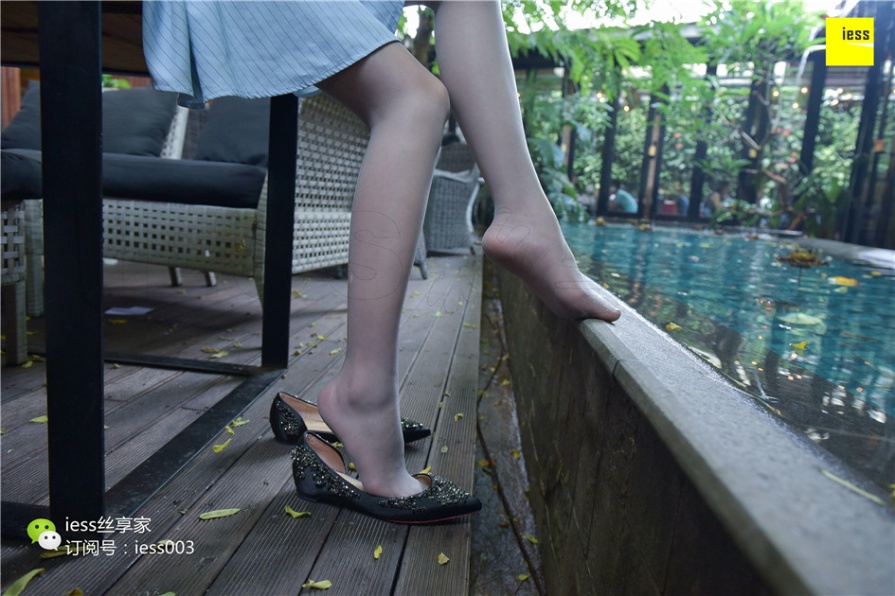 气质美女七七室外黑丝美腿写真图片(第47页)