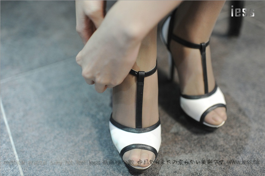 超短裙美女办公室性感丝袜玉足写真图片(第26页)