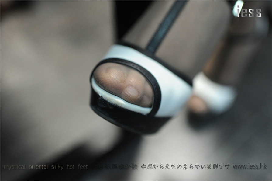 超短裙美女办公室性感丝袜玉足写真图片(第64页)