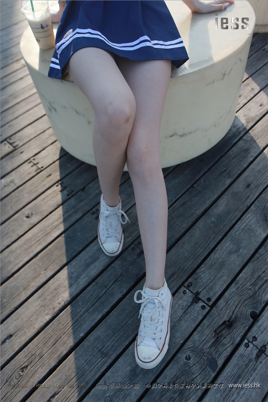 JK制服美女佳爷街拍白皙美腿诱惑图片(第68页)