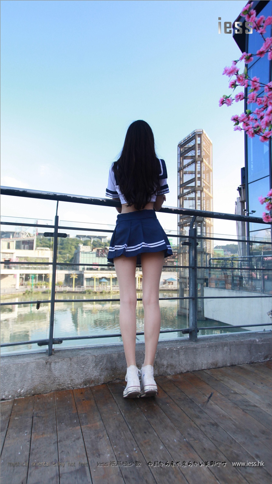 JK制服美女佳爷街拍白皙美腿诱惑图片(第72页)