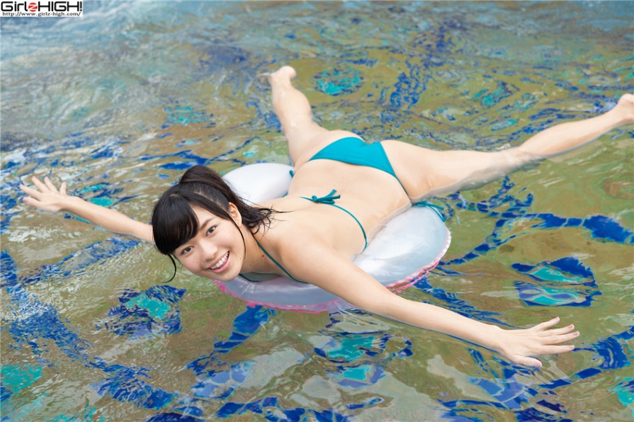 日本美女山中知恵泳池性感比基尼写真图片(第35页)