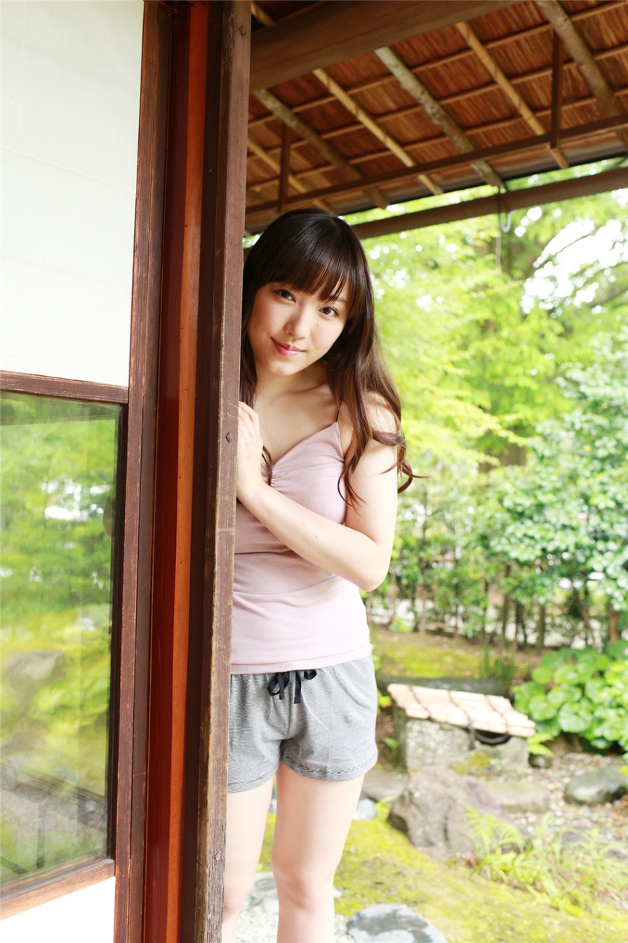 日本美女譜久村聖海边比基尼白皙肌肤诱惑写真(第11页)