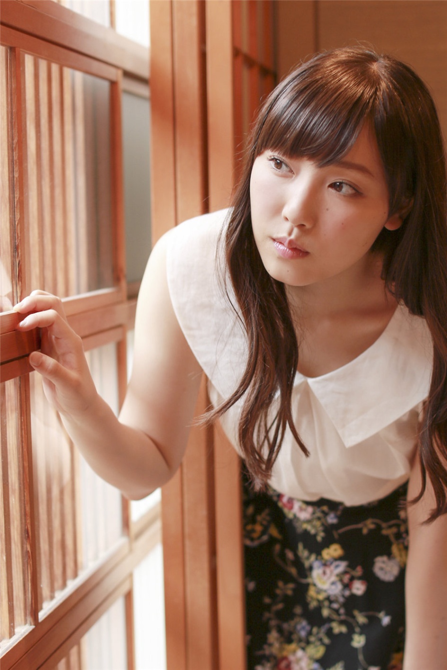 日本美女譜久村聖海边比基尼白皙肌肤诱惑写真(第21页)