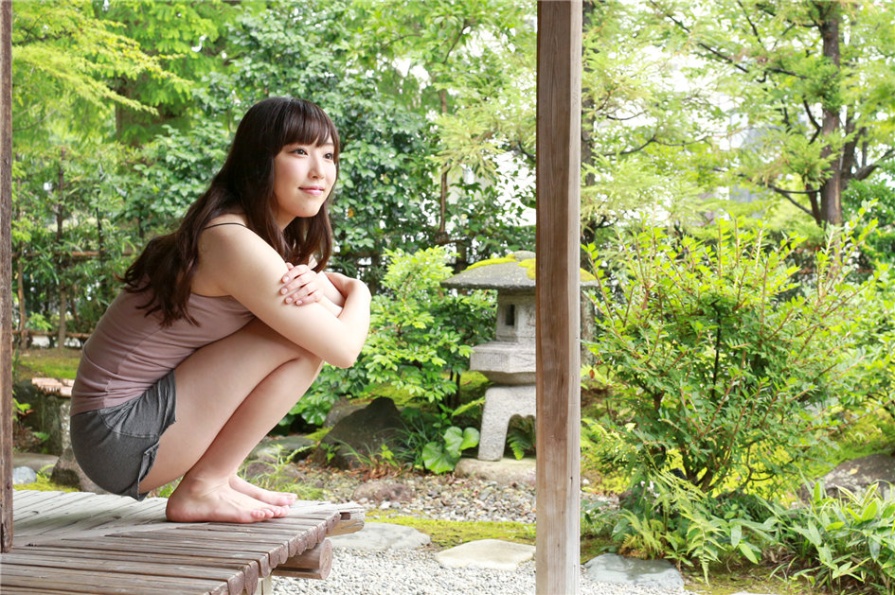 日本美女譜久村聖海边比基尼白皙肌肤诱惑写真(第32页)