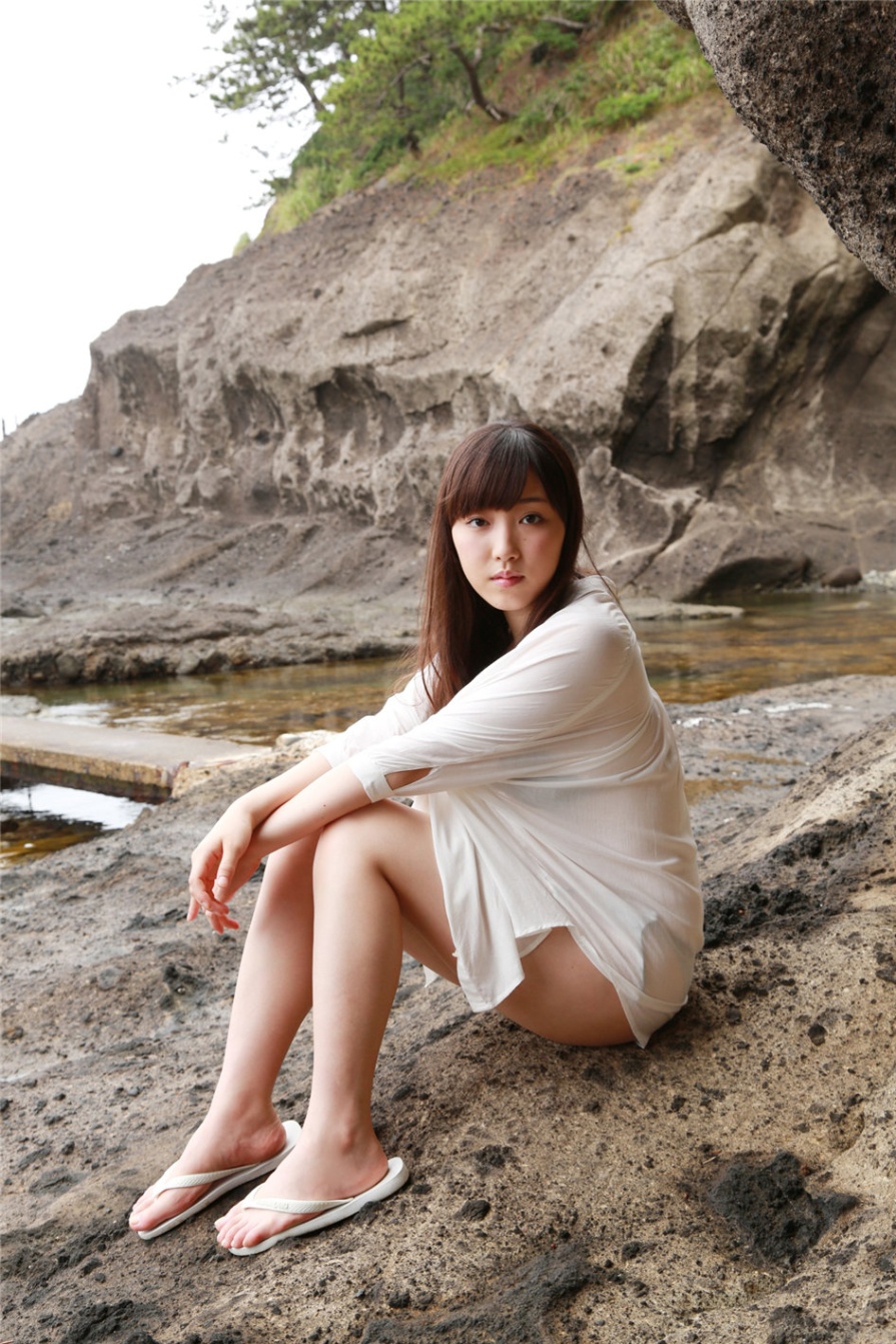 日本美女譜久村聖海边比基尼白皙肌肤诱惑写真(第36页)