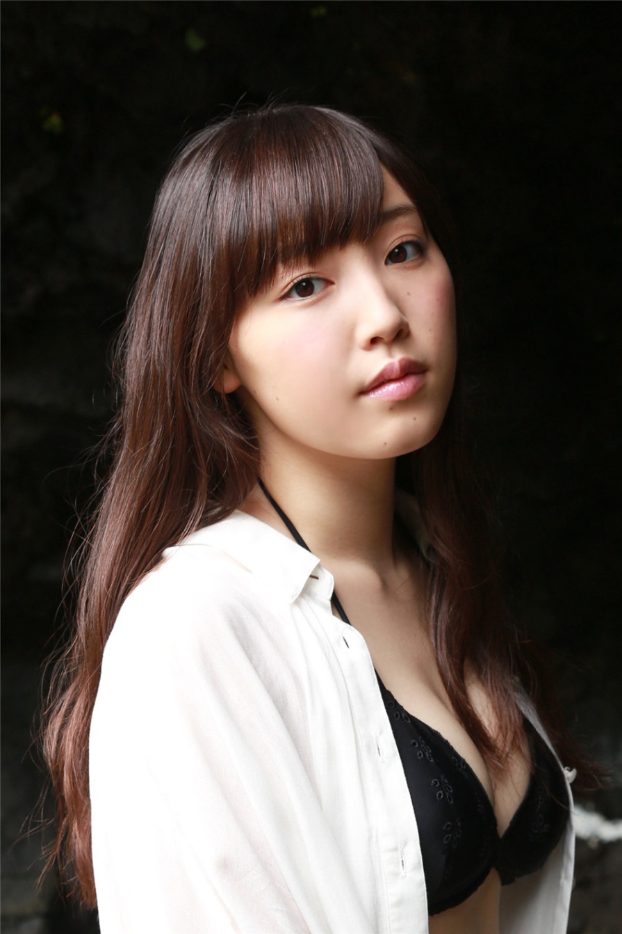 日本美女譜久村聖海边比基尼白皙肌肤诱惑写真(第68页)