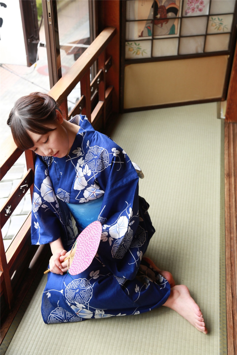 日本美女譜久村聖海边比基尼白皙肌肤诱惑写真(第70页)