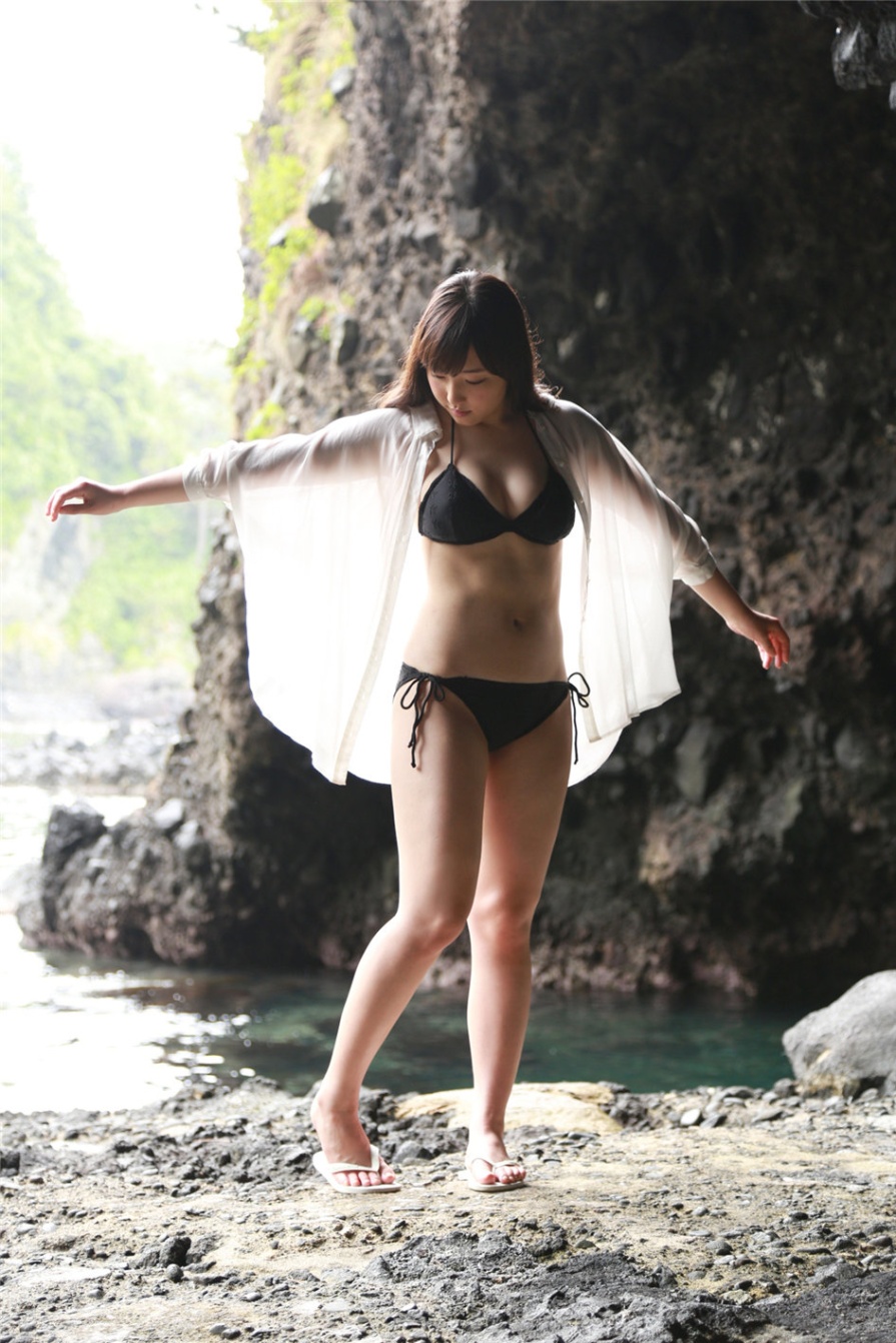 日本美女譜久村聖海边比基尼白皙肌肤诱惑写真(第77页)