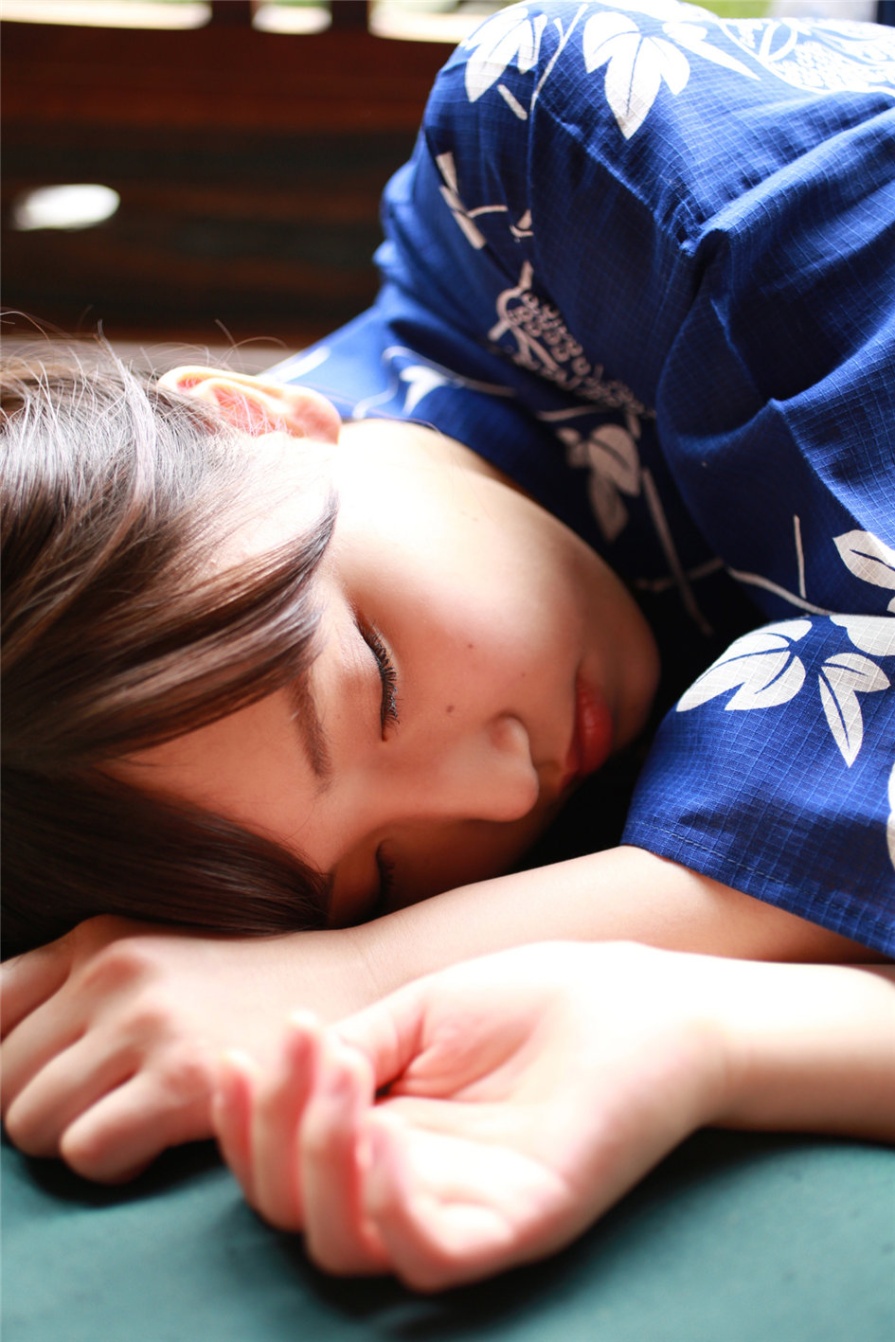 日本美女譜久村聖海边比基尼白皙肌肤诱惑写真(第86页)