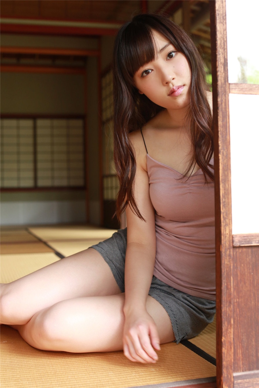 日本美女譜久村聖海边比基尼白皙肌肤诱惑写真(第94页)