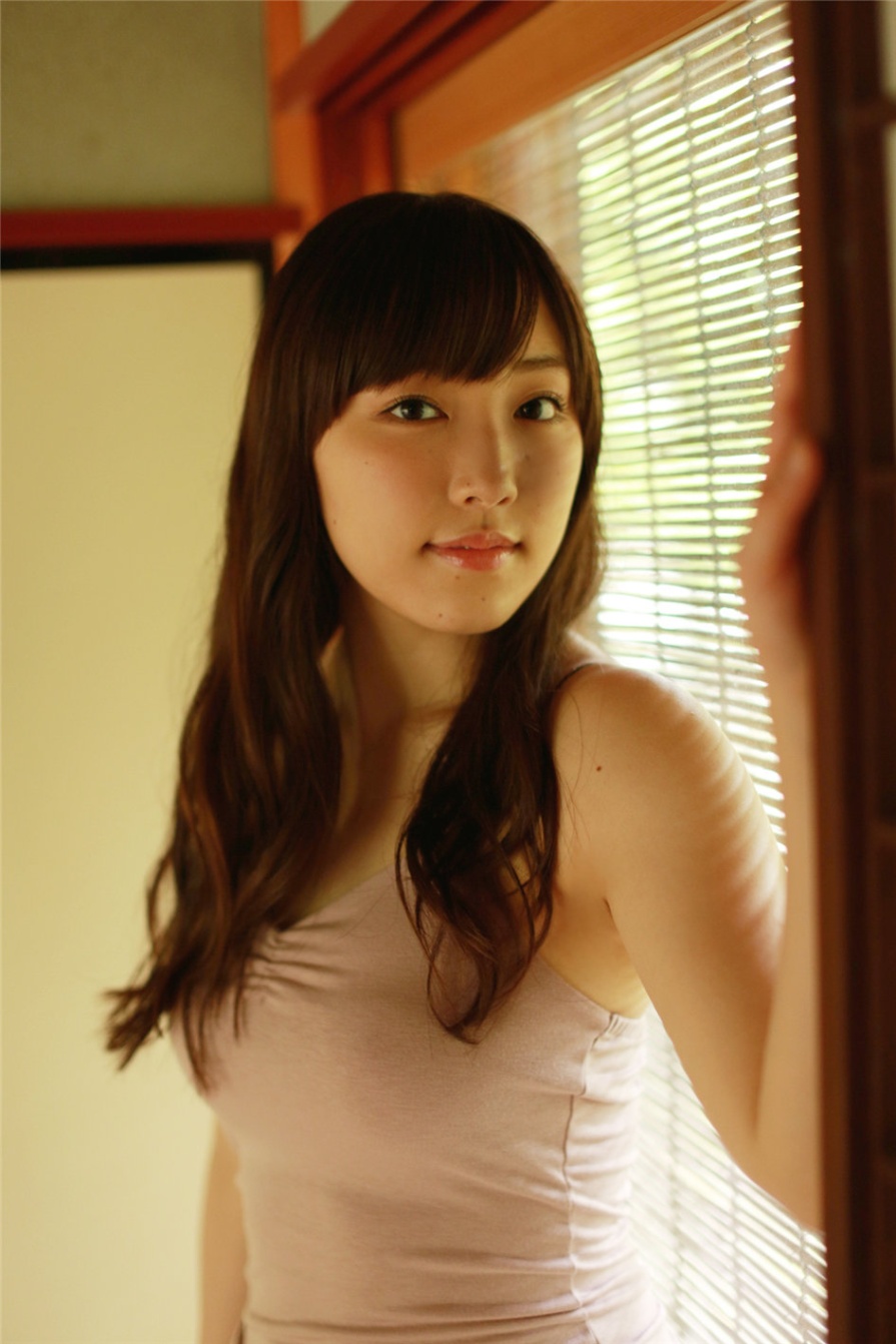 日本美女譜久村聖海边比基尼白皙肌肤诱惑写真(第100页)