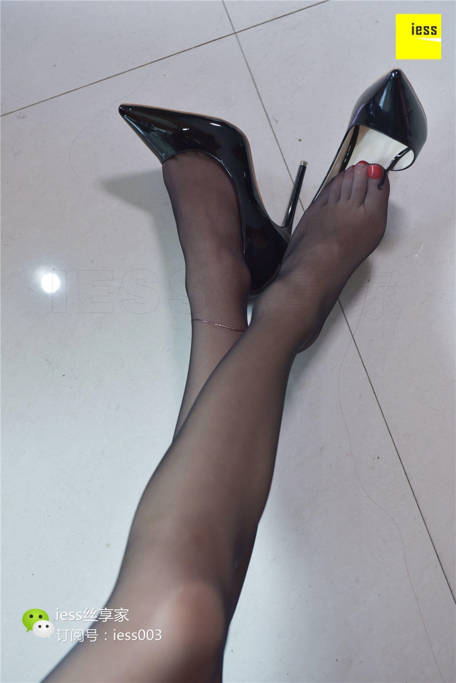 OL制服美女桂秋室内黑丝美腿写真照片(第11页)