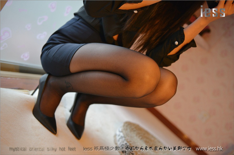 冷艳美女潇潇室内黑丝美腿写真照片(第44页)