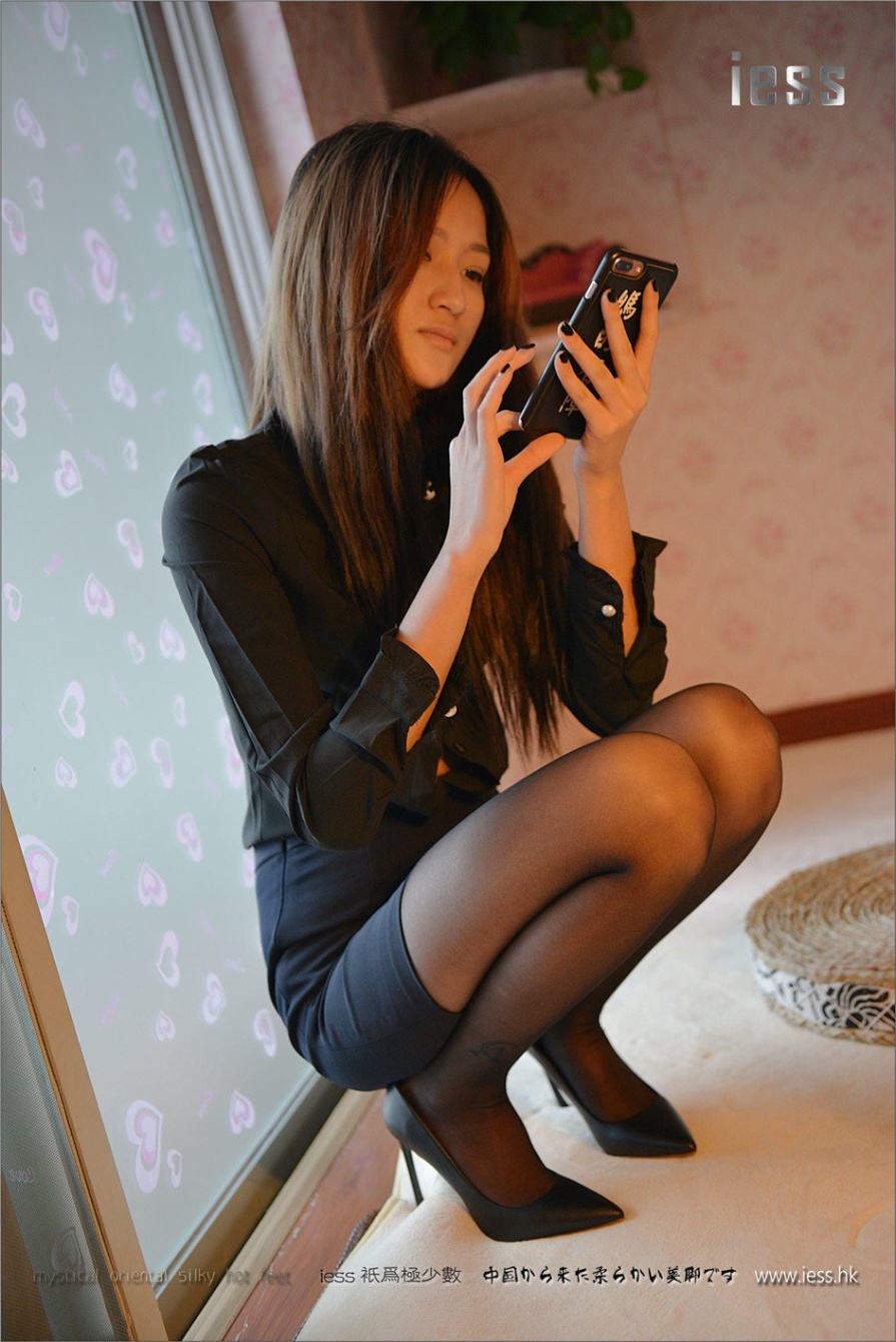 冷艳美女潇潇室内黑丝美腿写真照片(第47页)