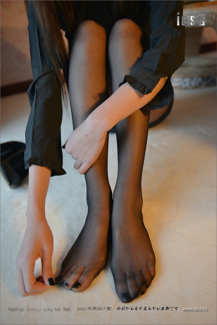 冷艳美女潇潇室内黑丝美腿写真照片(第80页)