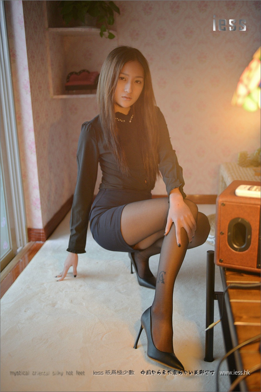 冷艳美女潇潇室内黑丝美腿写真照片(第83页)