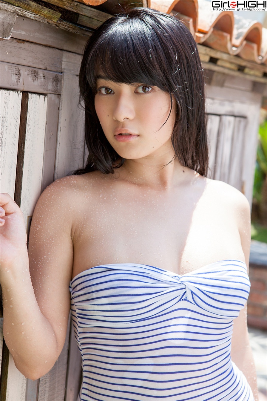 日本美女山中知恵室外连体泳装湿身写真(第9页)