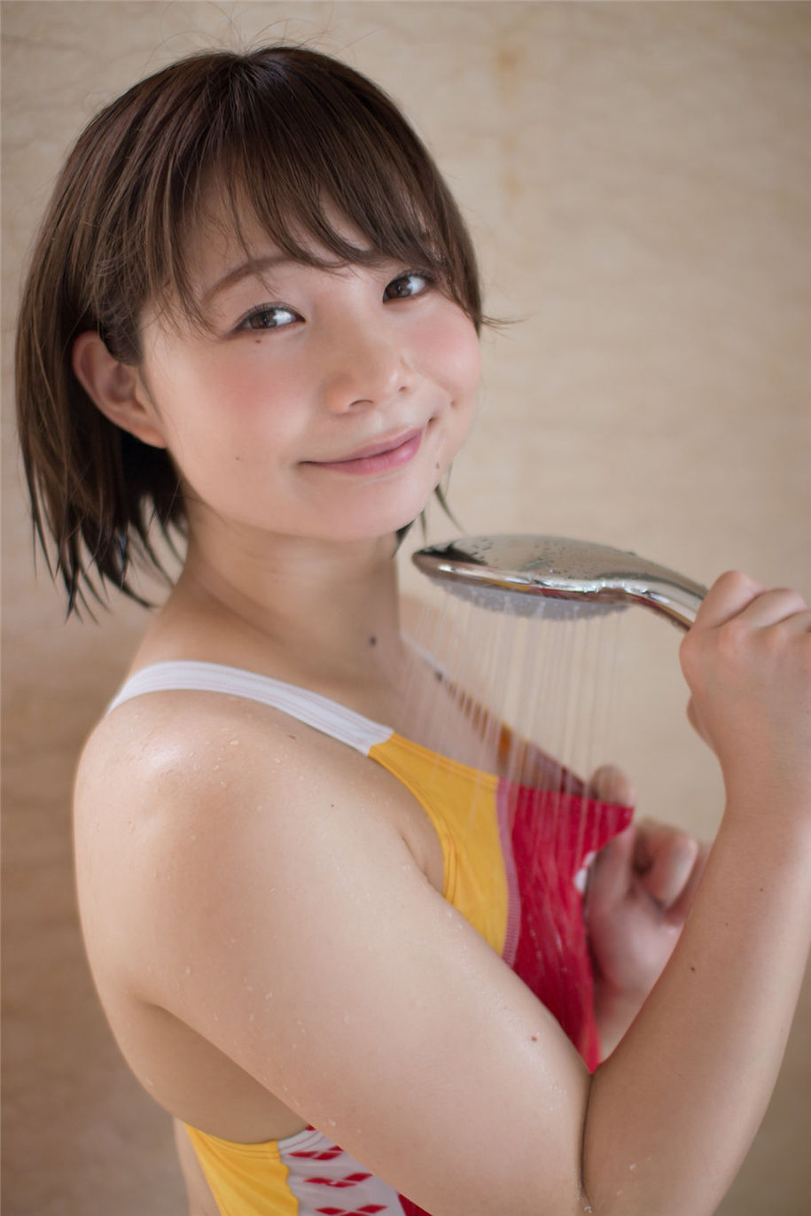 日本美女MANA真奈浴室高叉泳装湿身写真(第5页)