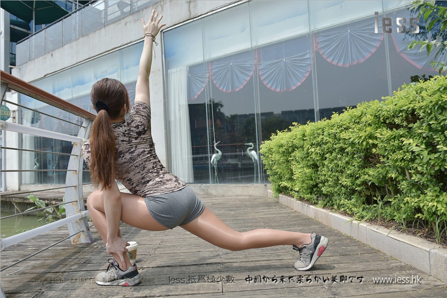 超短热裤美女户外性感美腿写真图片(第28页)
