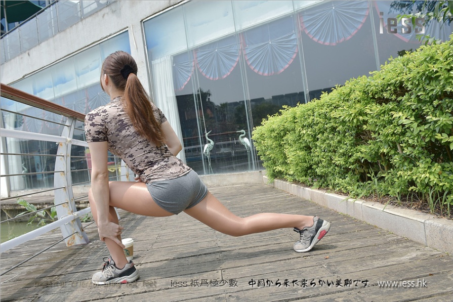 超短热裤美女户外性感美腿写真图片(第31页)