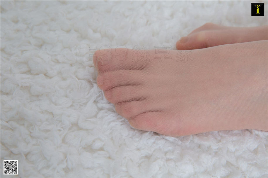 气质美女梓琪室内白皙美腿私房照(第8页)