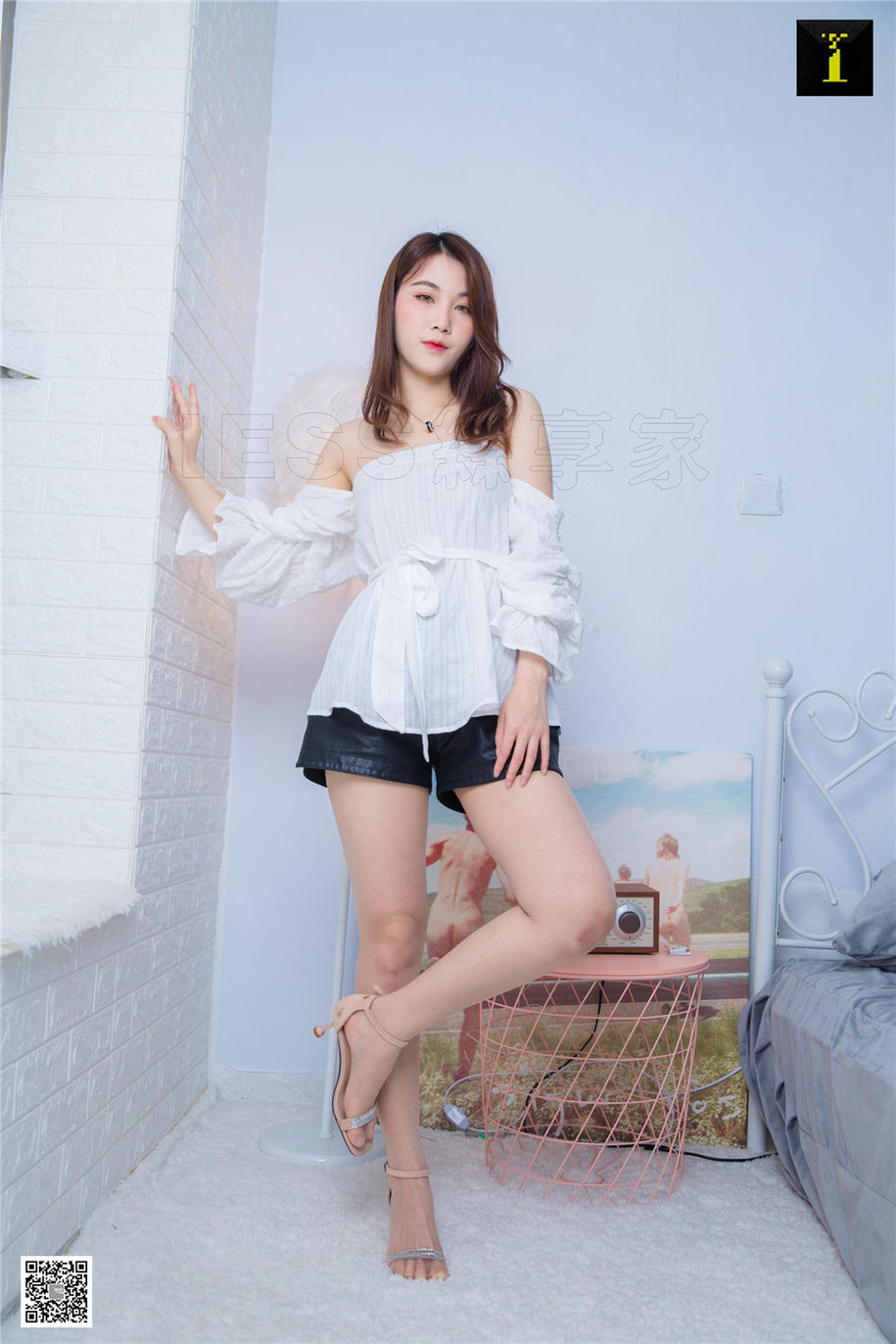 气质美女梓琪室内白皙美腿私房照(第15页)