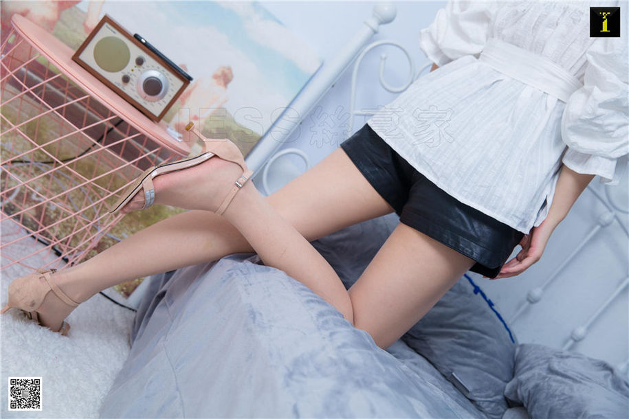 气质美女梓琪室内白皙美腿私房照(第36页)
