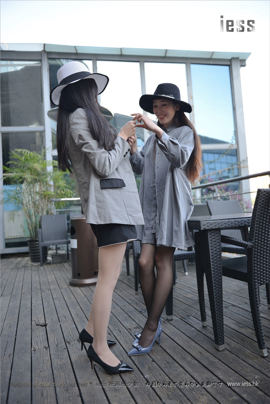 气质美女姐妹花练聪聪和雪梨丝袜外景摄影图片(第17页)