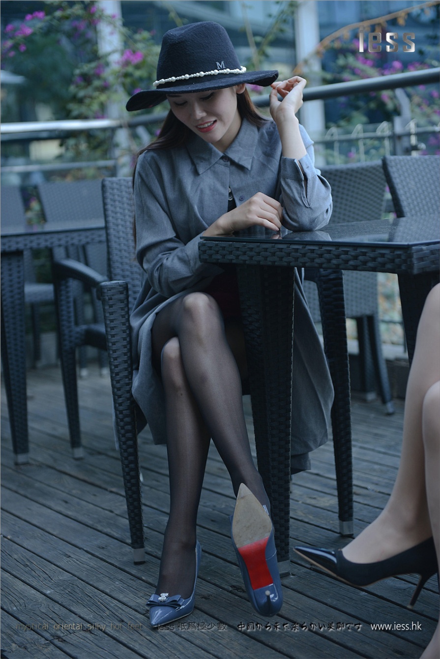 气质美女姐妹花练聪聪和雪梨丝袜外景摄影图片(第59页)