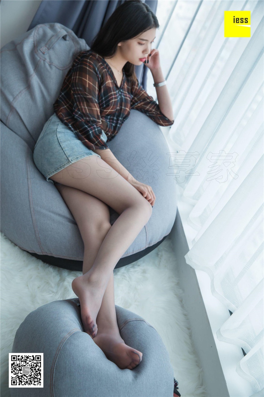 气质美女七七室内丝袜玉足写真照片(第45页)