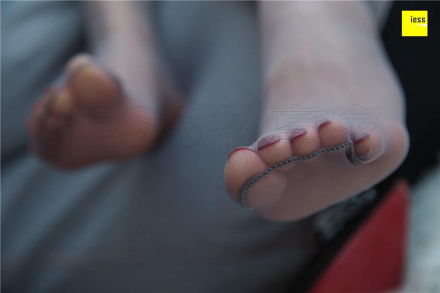 气质美女七七室内丝袜玉足写真照片(第62页)