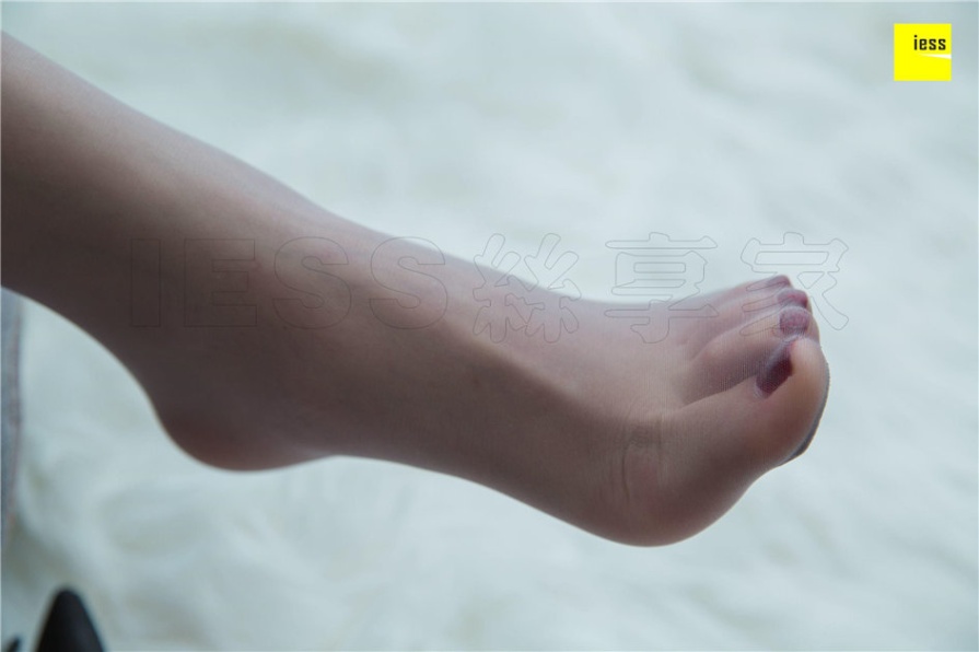 气质美女七七室内丝袜玉足写真照片(第63页)