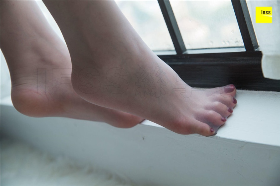 气质美女七七室内丝袜玉足写真照片(第67页)