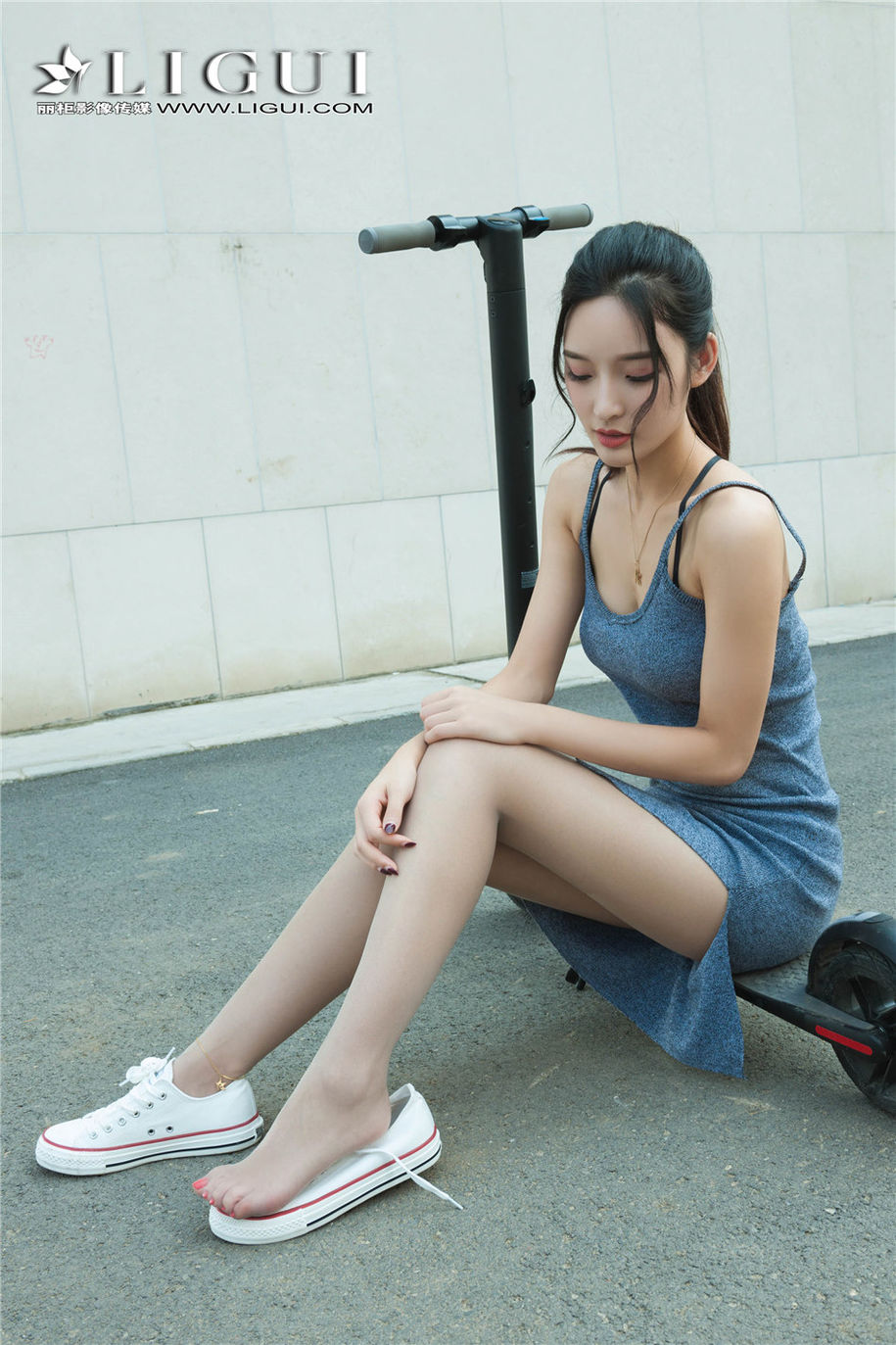 极品美女雪糕性感美足街拍写真图片(第11页)