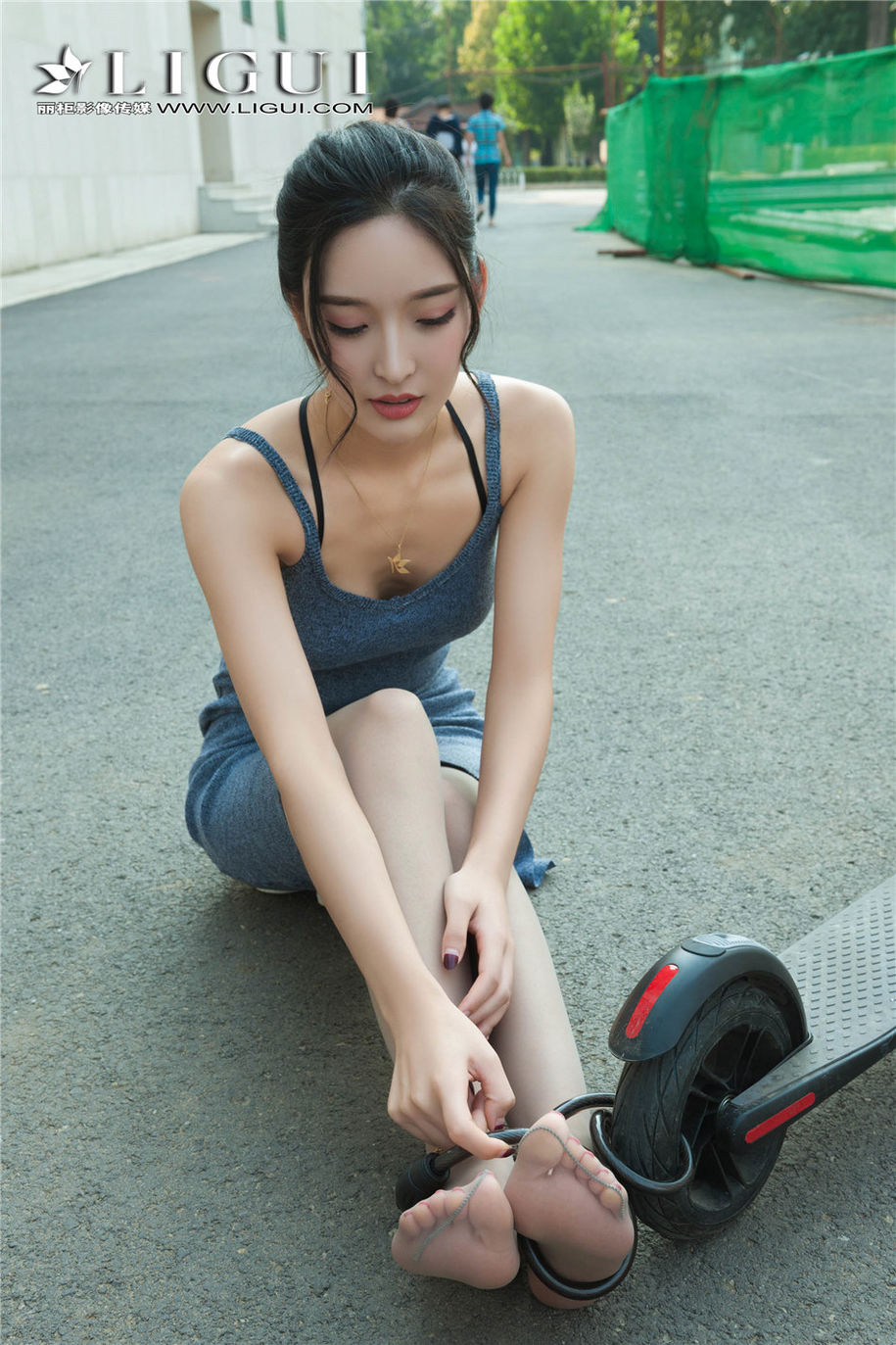 极品美女雪糕性感美足街拍写真图片(第15页)